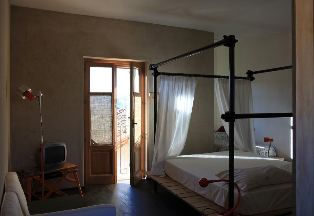 B&B Acaso Serralunga d'Alba Exterior foto
