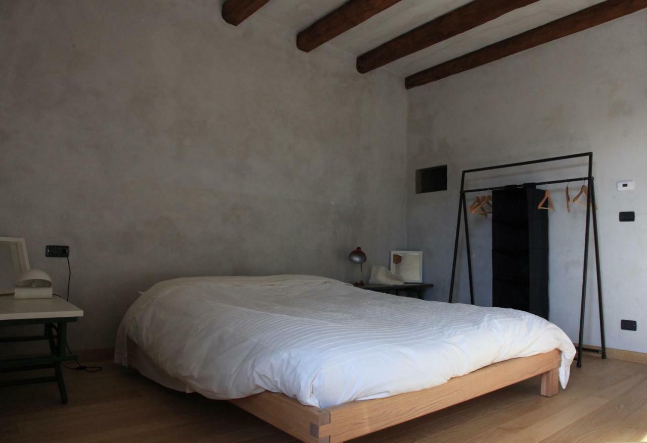 B&B Acaso Serralunga d'Alba Quarto foto